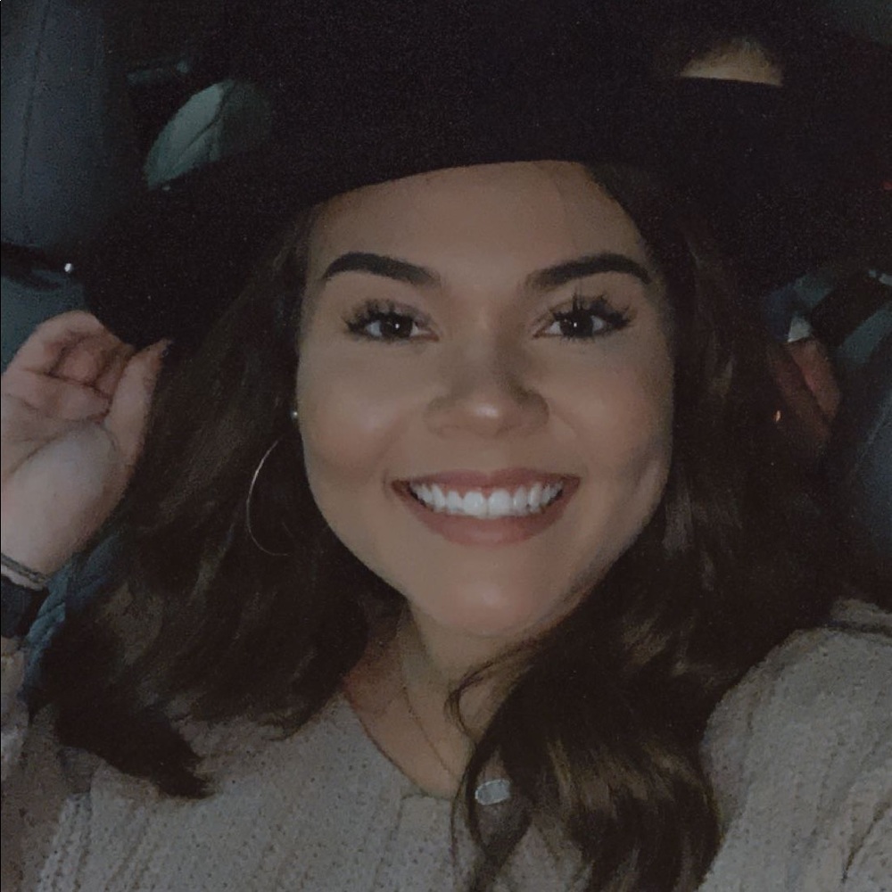 Meet your Posher, Alexia